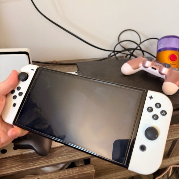 Nintendo Switch OLED (White) Bundle | Dock + Turbo Controller + Headset - Picture 2 of 4